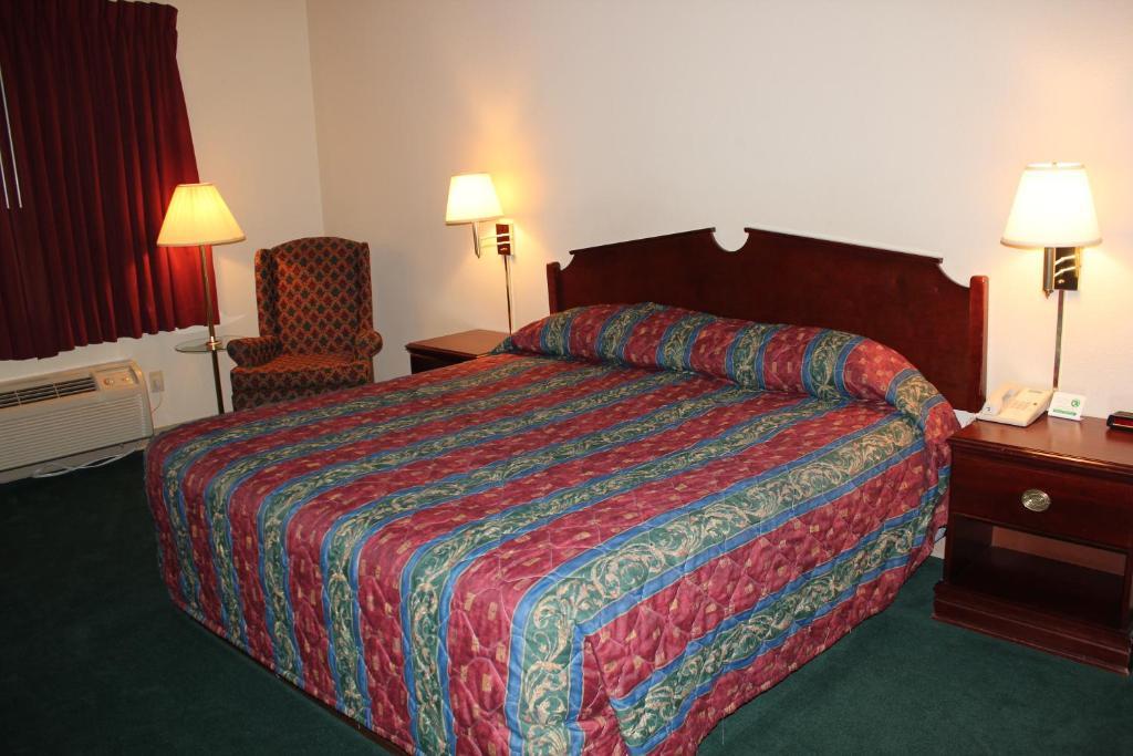 Wesley Inn Wichita Room photo